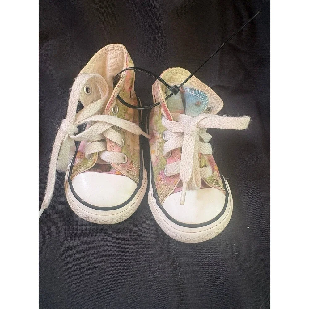 Converse girls size 4 pink floral chuck sneakers